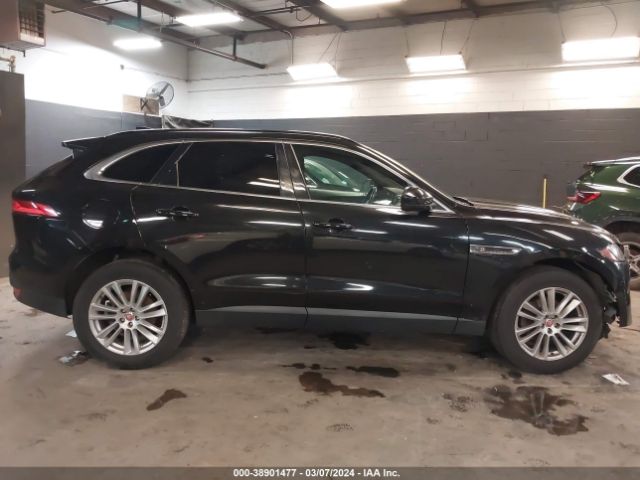 SADCJ2FXXKA355561 Jaguar F-pace 25t Premium