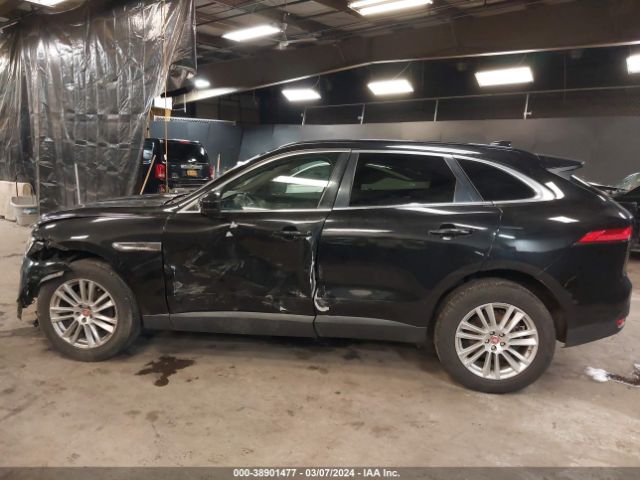 SADCJ2FXXKA355561 Jaguar F-pace 25t Premium