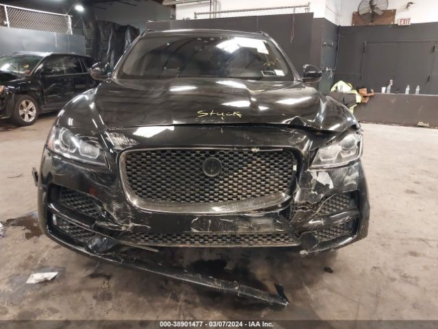 SADCJ2FXXKA355561 Jaguar F-pace 25t Premium