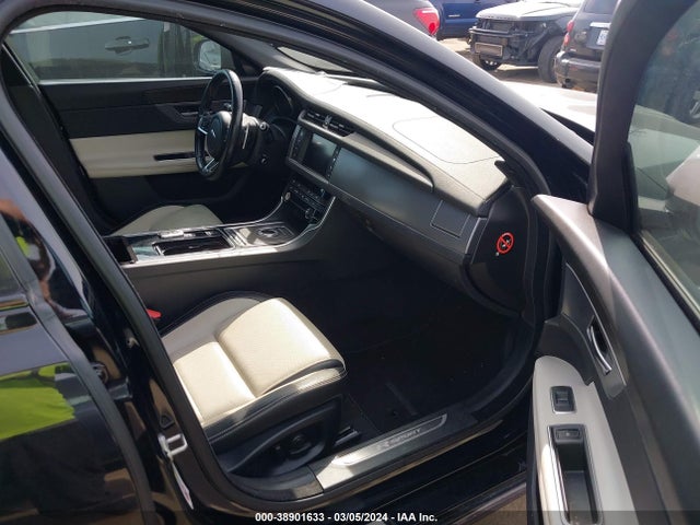 2018 JAGUAR XF SAJBF4FX5JCY69018 Photo 4