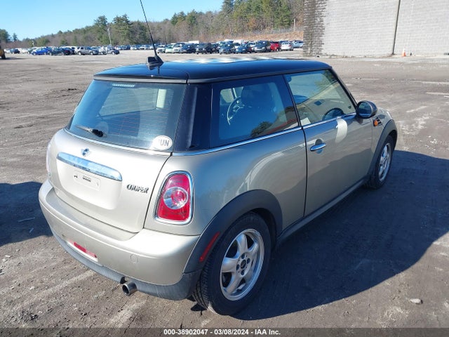 2011 MINI COOPER WMWSU3C5XBT097518 Photo 3