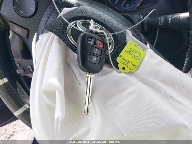 Toyota COROLLA LE 2018 5YFBURHE3JP852593 Image 11