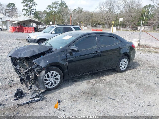 Toyota COROLLA LE 2018 5YFBURHE3JP852593 Image 2