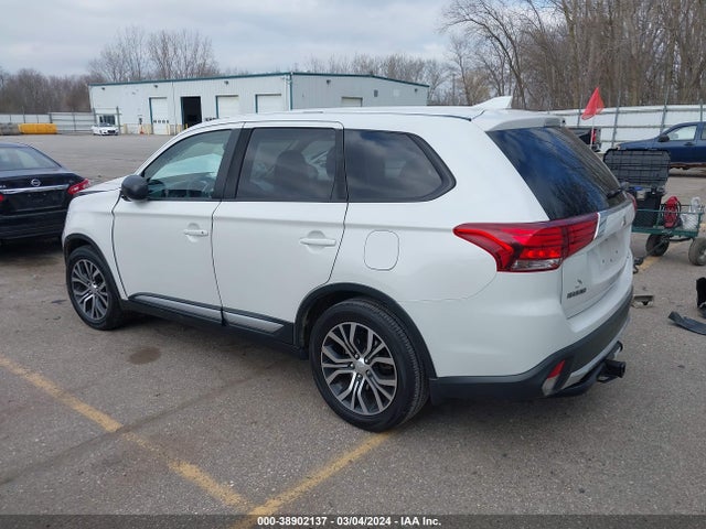 Mitsubishi Outlander Es 2018 JA4AD2A39JZ026259 Image 3