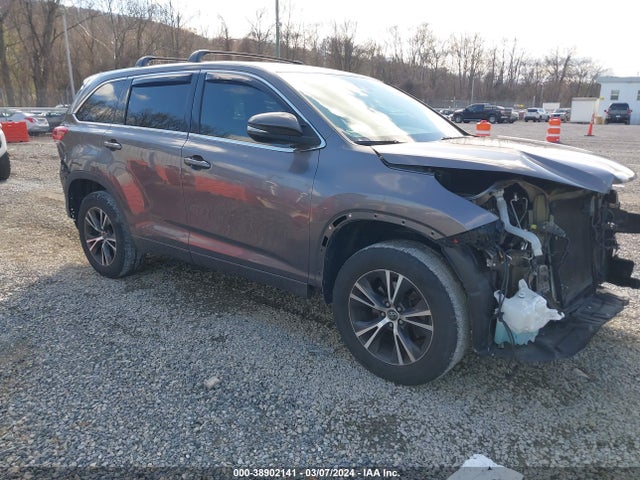 Toyota Highlander Le 2017 5TDZARFH7HS030630 Image 1