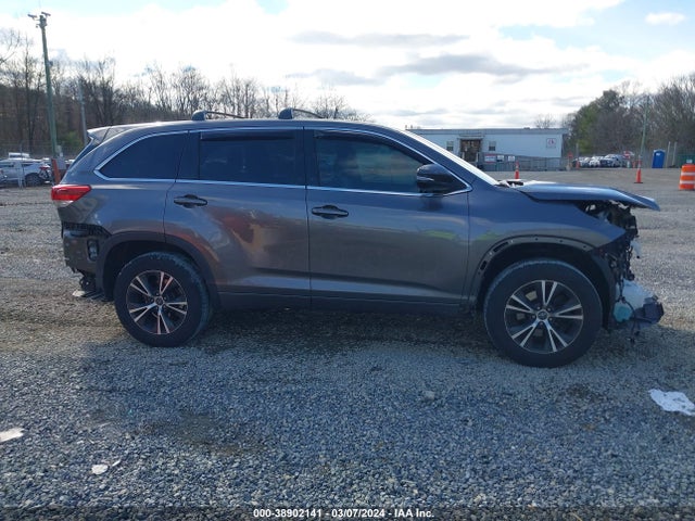 Toyota Highlander Le 2017 5TDZARFH7HS030630 Image 13