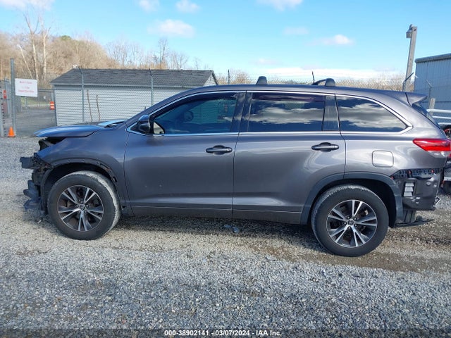 Toyota Highlander Le 2017 5TDZARFH7HS030630 Image 14