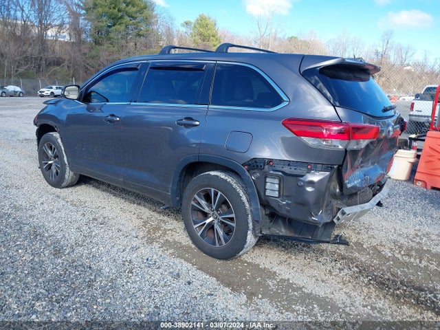 Toyota Highlander Le 2017 5TDZARFH7HS030630 Image 3