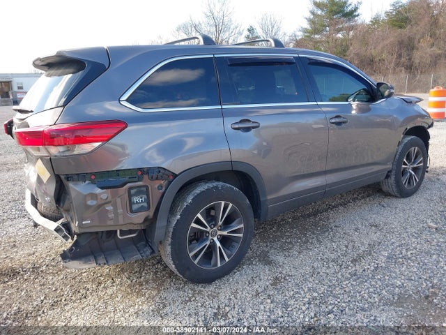 Toyota Highlander Le 2017 5TDZARFH7HS030630 Image 4