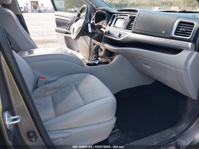 Toyota Highlander Le 2017 5TDZARFH7HS030630 Image 5