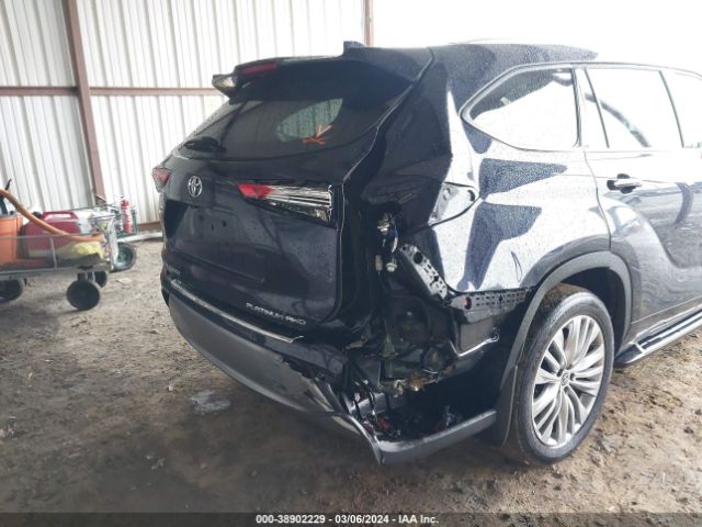 5TDFZRBH8NS200118 Toyota Highlander Platinum
