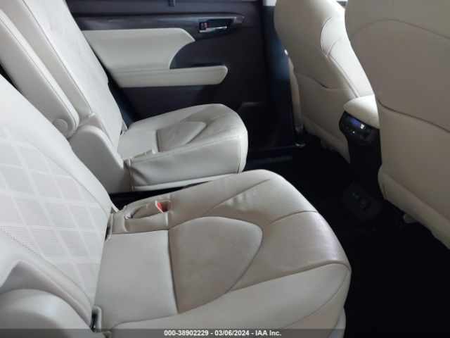 5TDFZRBH8NS200118 Toyota Highlander Platinum