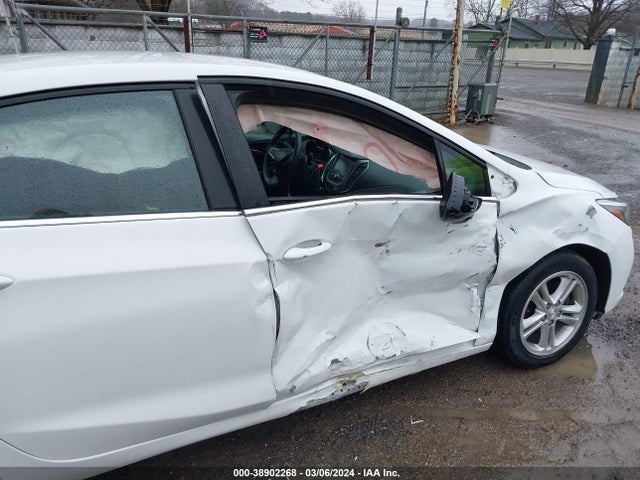 Chevrolet Cruze Lt Auto 2018 1G1BE5SM6J7182120 Image 17