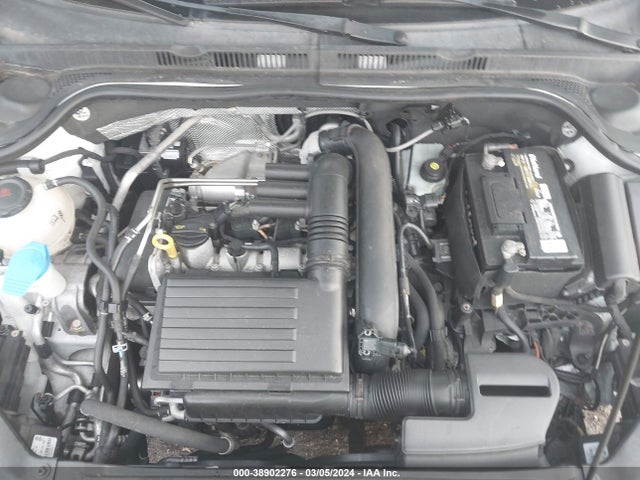 3VWDB7AJ6JM229130 Volkswagen Jetta 1.4t Se/1.4t Wolfsburg Edition