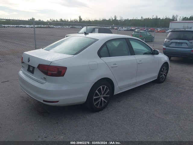 3VWDB7AJ6JM229130 Volkswagen Jetta 1.4t Se/1.4t Wolfsburg Edition