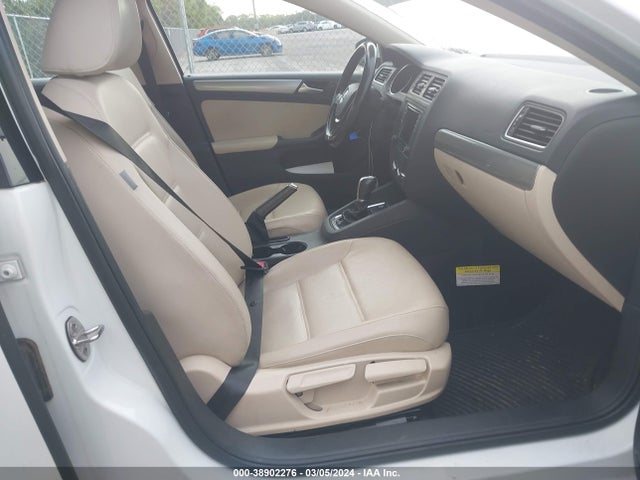 3VWDB7AJ6JM229130 Volkswagen Jetta 1.4t Se/1.4t Wolfsburg Edition