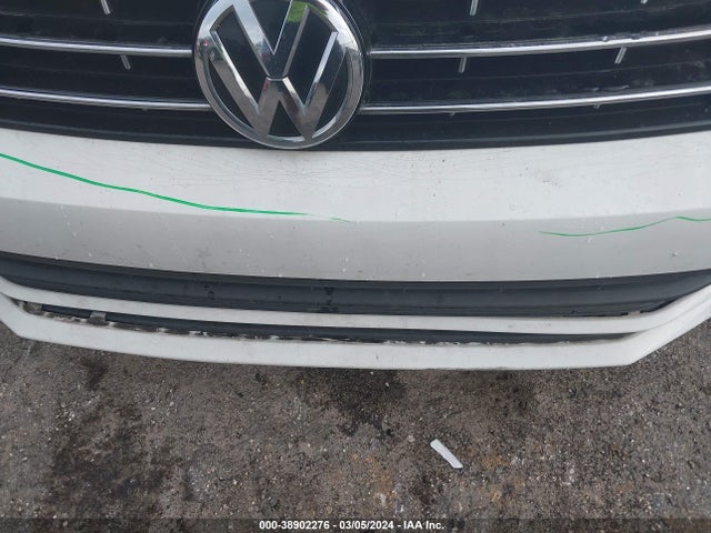 3VWDB7AJ6JM229130 Volkswagen Jetta 1.4t Se/1.4t Wolfsburg Edition