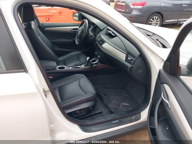 2014 BMW X1 XDRIVE28I VIN: WBAVL1C55EVY12296