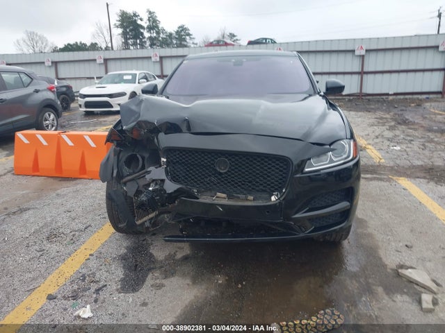 SADCJ2GX8JA204098 Jaguar F-pace 30t Premium