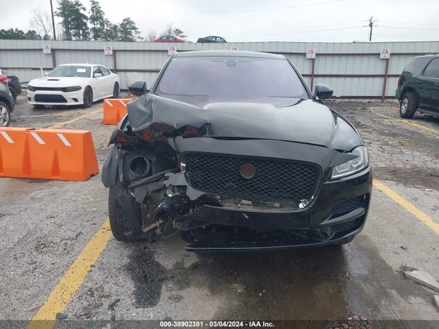 2018 JAGUAR F-PACE SADCJ2GX8JA204098 Photo 5