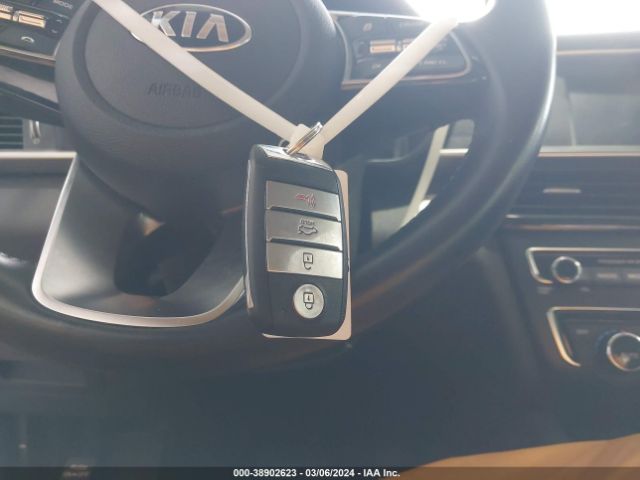 5XXGT4L38KG328495 KIA Optima S