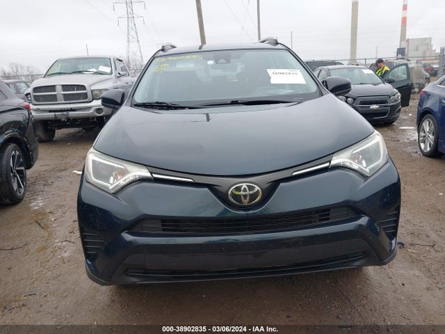 2018 Toyota Rav4 Le მანქანა იყიდება აუქციონზე, vin: JTMZFREV8JJ741202, აუქციონის ნომერი: 38902835