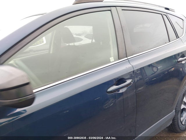2018 Toyota Rav4 Le მანქანა იყიდება აუქციონზე, vin: JTMZFREV8JJ741202, აუქციონის ნომერი: 38902835