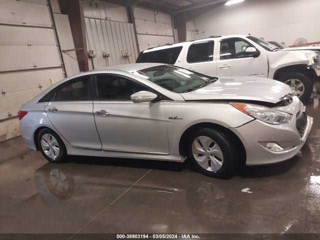 Hyundai SONATA HYBRID 2015 KMHEC4A49FA137569 Image 13