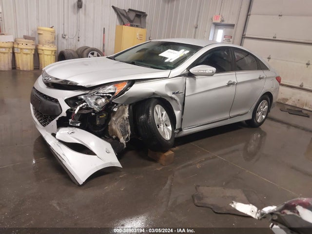 Hyundai SONATA HYBRID 2015 KMHEC4A49FA137569 Image 2