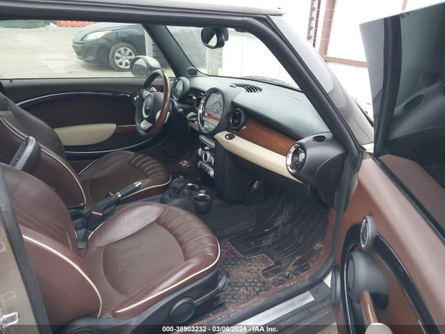 2009 MINI COOPER S CLUBMAN WMWMM33549TP91916 Photo 4