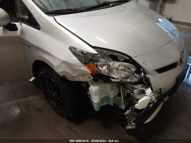 Toyota Prius Two 2015 JTDKN3DU7F1978345 Image 6