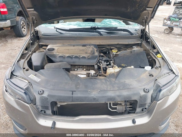 1C4PJLCB0KD284980 Jeep Cherokee Latitude Fwd