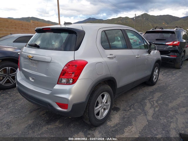Chevrolet TRAX LS 2019 3GNCJKSB0KL317200 Image 4
