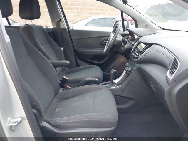 Chevrolet TRAX LS 2019 3GNCJKSB0KL317200 Image 5