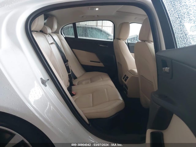 2017 JAGUAR XE SAJAE4BV6HCP13051 Photo 7