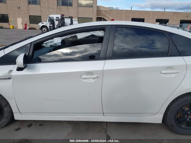 Toyota Prius Two 2015 JTDKN3DU6F0465464 Image 15