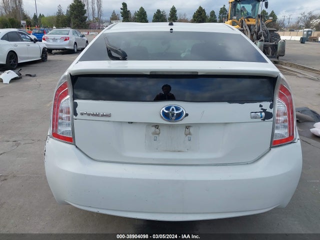 Toyota Prius Two 2015 JTDKN3DU6F0465464 Image 17