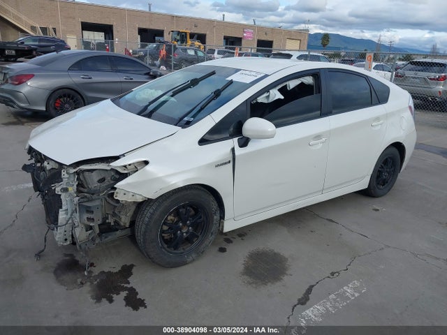 Toyota Prius Two 2015 JTDKN3DU6F0465464 Image 2