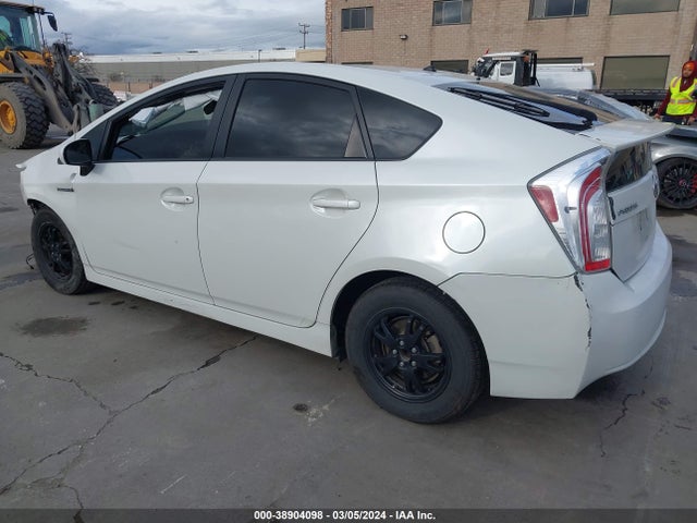 Toyota Prius Two 2015 JTDKN3DU6F0465464 Image 3