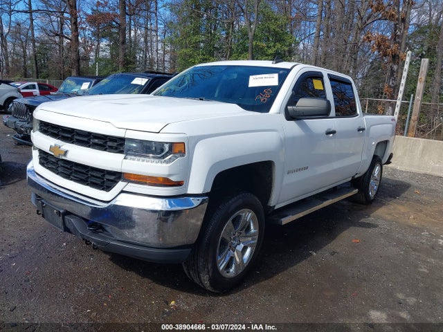 Chevrolet Silverado 1500 Custom 2018 3GCUKPEC2JG593994 Image 2