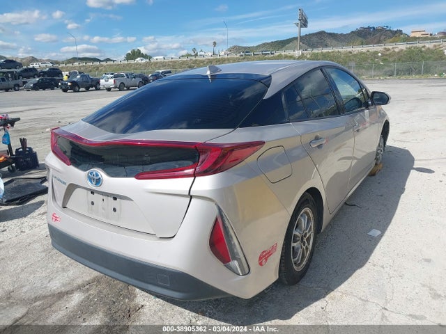 Toyota Prius Prime Plus 2018 JTDKARFP5J3079857 Image 4