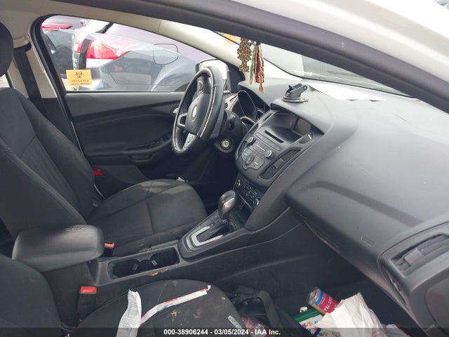Ford FOCUS SE 2017 1FADP3F23HL269147 Image 5