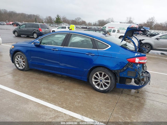 3FA6P0HD6HR245979 Ford FUSION SE