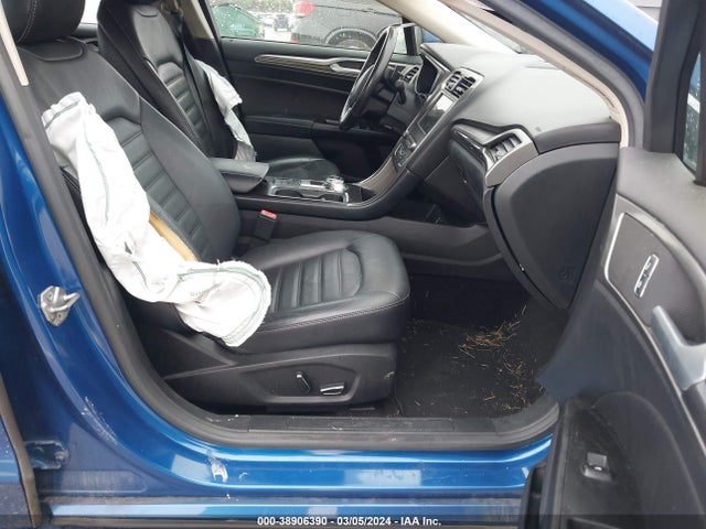3FA6P0HD6HR245979 Ford FUSION SE