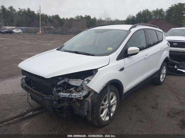 1FMCU9GD2JUC12418 Ford ESCAPE SE