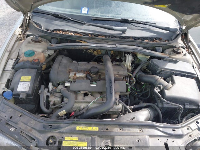 2001 VOLVO V70 T5 VIN: YV1SW53D512047723