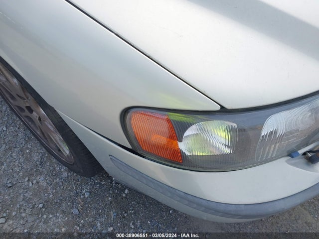 2001 VOLVO V70 T5 VIN: YV1SW53D512047723