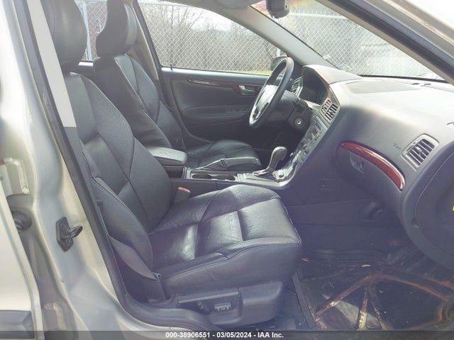 2001 VOLVO V70 T5 VIN: YV1SW53D512047723