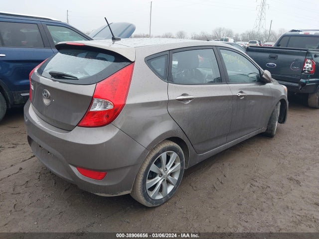 Hyundai ACCENT SE 2014 KMHCU5AE3EU161592 Image 4