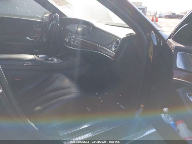WDDUG8CB8FA156286 Mercedes-Benz S 550